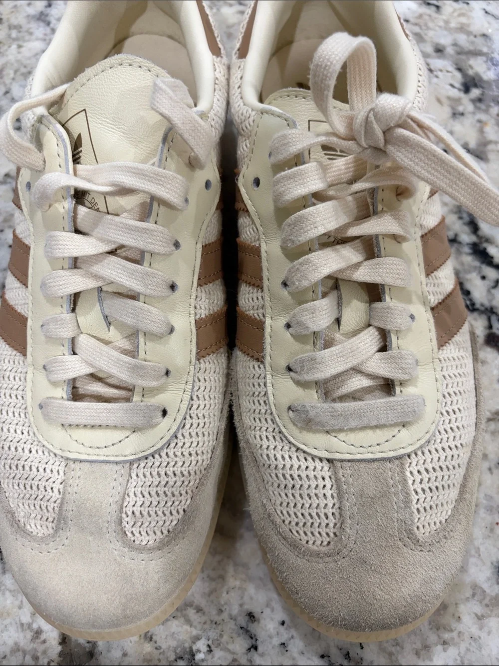 Men’s Sz7.5 Adidas Cream and Tan Retro Runner Sneakers